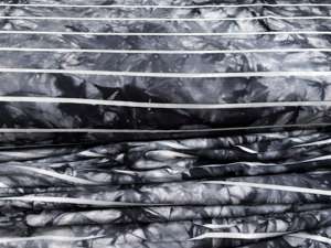 Viscosejersey  - batik med indlagt stribe i sort / hvid